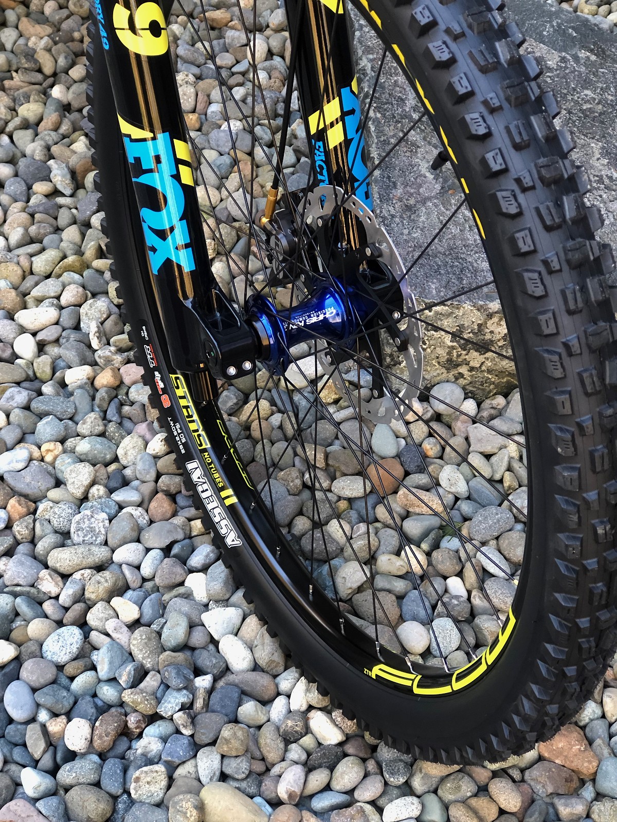 2019 GT Fury Team Carbon 29r Dirtandsnow s Bike Check Vital MTB
